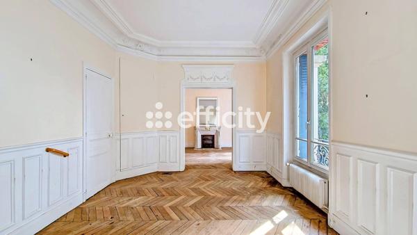 Maison
         15 pièces
        - 373 m² Bien prestige 2 550 000 € *