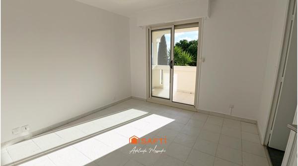 Élégante demeure avec jardin, lumière et panorama mer