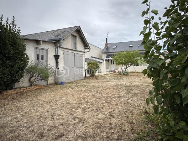 Uniquement chez BSK IMMOBILIER 
Idéalement situé à Bourges quartier Gionne (sud est, secteur calme, résidentiel et recherché),  offrant une belle qualité de vie avec la proximité de plusieurs commodités pratiques: écoles primaires / collège Jean Renoir / lycée Jacques Cœur / Pierre Emile Martin / fac de droit / campus universitaire LAHITOLLE / école Militaire, 
supermarchés, commerces divers, pharmacie ET rocade à proximité pour sortie autoroute ... je vous présente ce nouveau bien à la vente sur 2 niveaux d'environ 108 m² habitables .

Cette maison, édifiée sur une parcelle entièrement close d'environ 640m², se compose:
- En RDC, d'une entrée donnant sur une salle à manger avec placard, d'une cuisine, d'une chambre avec placard, d'une salle d'eau (douche) avec WC et d'un salon avec poêle à bois.
- A l'étage, d'un grand pallier desservant deux chambres et une salle de bains (baignoire) avec WC.

En extérieur, vous aurez accès à un joli jardin avec terrasse couverte en prolongement de la cuisine pour profiter des beaux jours en famille ou entre amis, 1 garage pour abriter un véhicule si besoin et de nombreuses dépendances avec espace buanderie, atelier, débarras, espace jardin, plusieurs autres pièces de stockage etc...
En complément une cave en sous-sol de la maison. 
Exposition terrasse : est.

les + : à seulement quelques minutes du centre-ville avec un air de campagne, maison saine, , menuiseries double vitrage PVC, volets roulants motorisés, nombreuses dépendances extérieures, système de chauffage au gaz production d'eau chaude, véranda ouverte, fibre raccordée, assainissement collectif, garage, toiture ardoise récente etc..

Une visite s'impose !