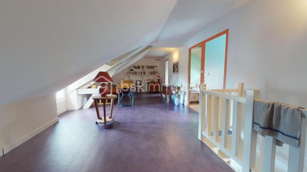 Uniquement chez BSK IMMOBILIER 
Idéalement situé à Bourges quartier Gionne (sud est, secteur calme, résidentiel et recherché),  offrant une belle qualité de vie avec la proximité de plusieurs commodités pratiques: écoles primaires / collège Jean Renoir / lycée Jacques Cœur / Pierre Emile Martin / fac de droit / campus universitaire LAHITOLLE / école Militaire, 
supermarchés, commerces divers, pharmacie ET rocade à proximité pour sortie autoroute ... je vous présente ce nouveau bien à la vente sur 2 niveaux d'environ 108 m² habitables .

Cette maison, édifiée sur une parcelle entièrement close d'environ 640m², se compose:
- En RDC, d'une entrée donnant sur une salle à manger avec placard, d'une cuisine, d'une chambre avec placard, d'une salle d'eau (douche) avec WC et d'un salon avec poêle à bois.
- A l'étage, d'un grand pallier desservant deux chambres et une salle de bains (baignoire) avec WC.

En extérieur, vous aurez accès à un joli jardin avec terrasse couverte en prolongement de la cuisine pour profiter des beaux jours en famille ou entre amis, 1 garage pour abriter un véhicule si besoin et de nombreuses dépendances avec espace buanderie, atelier, débarras, espace jardin, plusieurs autres pièces de stockage etc...
En complément une cave en sous-sol de la maison. 
Exposition terrasse : est.

les + : à seulement quelques minutes du centre-ville avec un air de campagne, maison saine, , menuiseries double vitrage PVC, volets roulants motorisés, nombreuses dépendances extérieures, système de chauffage au gaz production d'eau chaude, véranda ouverte, fibre raccordée, assainissement collectif, garage, toiture ardoise récente etc..

Une visite s'impose !