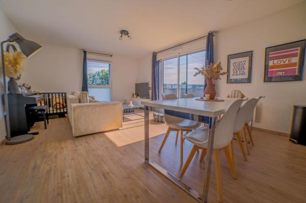 Bel appartement récent avec balcon & 2 parkings