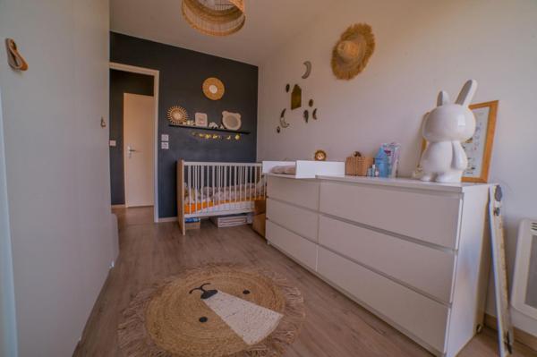 Bel appartement récent avec balcon & 2 parkings