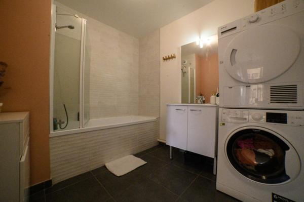 Bel appartement récent avec balcon & 2 parkings
