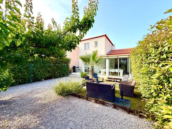 𝐕𝐢𝐥𝐥𝐚 𝐓𝟓 𝐝𝐞 𝟏𝟐𝟎 𝐦² 𝐬𝐮𝐫 𝐮𝐧𝐞 𝐩𝐚𝐫𝐜𝐞𝐥𝐥𝐞 𝐬𝐚𝐧𝐬 𝐯𝐢𝐬-𝐚̀-𝐯𝐢𝐬 𝐝𝐞 𝟐𝟔𝟎 𝐦² 𝐒𝐚𝐢𝐧𝐭-𝐋𝐚𝐮𝐫𝐞𝐧𝐭-𝐝𝐞-𝐥𝐚-𝐒𝐚𝐥𝐚𝐧𝐪𝐮𝐞