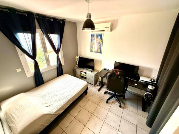 𝐕𝐢𝐥𝐥𝐚 𝐓𝟓 𝐝𝐞 𝟏𝟐𝟎 𝐦² 𝐬𝐮𝐫 𝐮𝐧𝐞 𝐩𝐚𝐫𝐜𝐞𝐥𝐥𝐞 𝐬𝐚𝐧𝐬 𝐯𝐢𝐬-𝐚̀-𝐯𝐢𝐬 𝐝𝐞 𝟐𝟔𝟎 𝐦² 𝐒𝐚𝐢𝐧𝐭-𝐋𝐚𝐮𝐫𝐞𝐧𝐭-𝐝𝐞-𝐥𝐚-𝐒𝐚𝐥𝐚𝐧𝐪𝐮𝐞