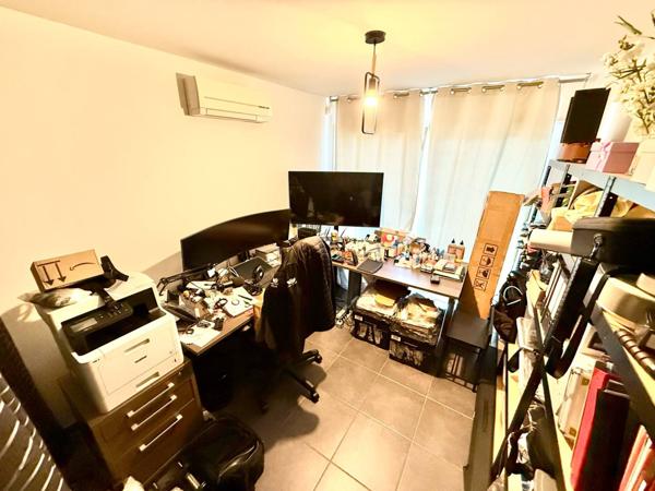 𝐕𝐢𝐥𝐥𝐚 𝐓𝟓 𝐝𝐞 𝟏𝟐𝟎 𝐦² 𝐬𝐮𝐫 𝐮𝐧𝐞 𝐩𝐚𝐫𝐜𝐞𝐥𝐥𝐞 𝐬𝐚𝐧𝐬 𝐯𝐢𝐬-𝐚̀-𝐯𝐢𝐬 𝐝𝐞 𝟐𝟔𝟎 𝐦² 𝐒𝐚𝐢𝐧𝐭-𝐋𝐚𝐮𝐫𝐞𝐧𝐭-𝐝𝐞-𝐥𝐚-𝐒𝐚𝐥𝐚𝐧𝐪𝐮𝐞