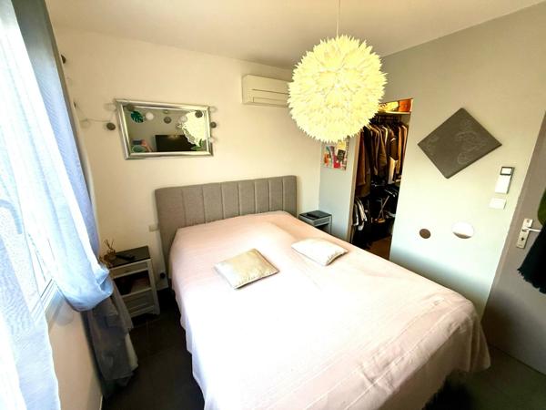 𝐕𝐢𝐥𝐥𝐚 𝐓𝟓 𝐝𝐞 𝟏𝟐𝟎 𝐦² 𝐬𝐮𝐫 𝐮𝐧𝐞 𝐩𝐚𝐫𝐜𝐞𝐥𝐥𝐞 𝐬𝐚𝐧𝐬 𝐯𝐢𝐬-𝐚̀-𝐯𝐢𝐬 𝐝𝐞 𝟐𝟔𝟎 𝐦² 𝐒𝐚𝐢𝐧𝐭-𝐋𝐚𝐮𝐫𝐞𝐧𝐭-𝐝𝐞-𝐥𝐚-𝐒𝐚𝐥𝐚𝐧𝐪𝐮𝐞