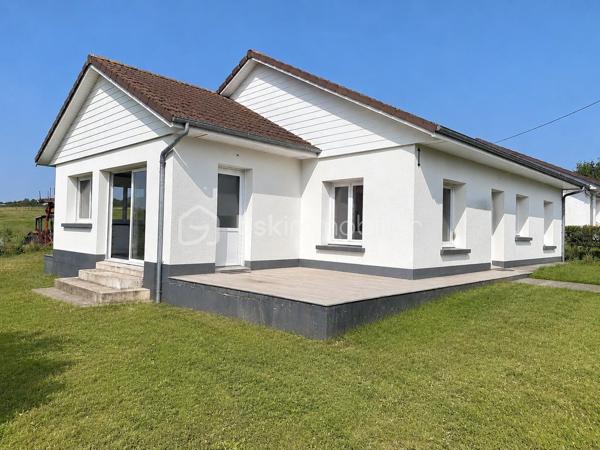 Laurent Jacquet (06.86.41.88.12) propose à la vente un pavillon individuel de plain-pied situé dans un quartier calme et recherché d’Abbeville.

Il se compose d'une entrée desservant un séjour/salon lumineux, prolongé par une seconde pièce de vie ouverte sur la terrasse et le jardin, une cuisine aménagée indépendante, d'un couloir distribuant un cellier, trois chambres, une salle de douches et un wc.

D'une superficie habitable d'environ 105 m², ce pavillon est équipé d'un chauffage électrique par radiateurs. Il dispose également d'un grenier aménageable, déjà doté de deux fenêtres de toit. Actuellement accessible par un escalier escamotable, cet espace offre une hauteur sous plafond d'environ 2 mètres et présente un beau potentiel d'aménagement selon vos projets

A l’extérieur vous découvrirez une terrasse, deux garage non attenant et une dalle bétonné d’environ 20m² pouvant accueillir un futur abri de jardin, Le tout implanté sur un terrain partiellement clôturé d’environ 720m²