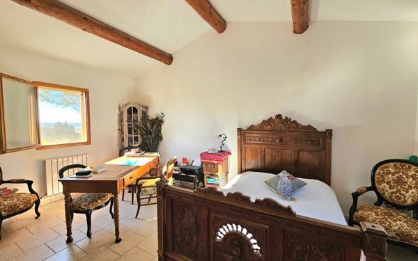 Maison à vendre    6 pièces •  Lançon-Provence