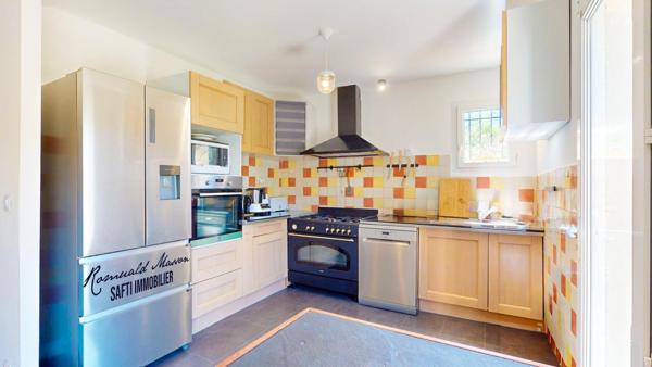 Maison 5 pièces 140m2 avec garage et piscine