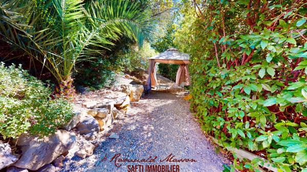 Maison 5 pièces 140m2 avec garage et piscine