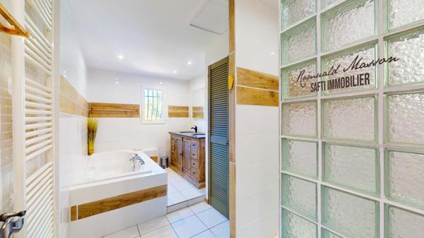 Maison 5 pièces 140m2 avec garage et piscine