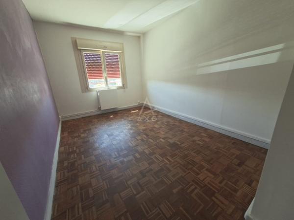 EXCLUSIVITÉ – Appartement 4 pièces avec parking et borne de recharge à proximité – Centre-ville Nevers
