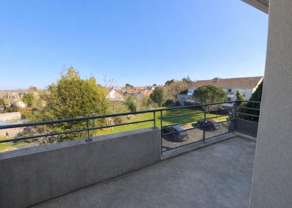 Appartement Coueron 1 pièce(s) terrasse parking