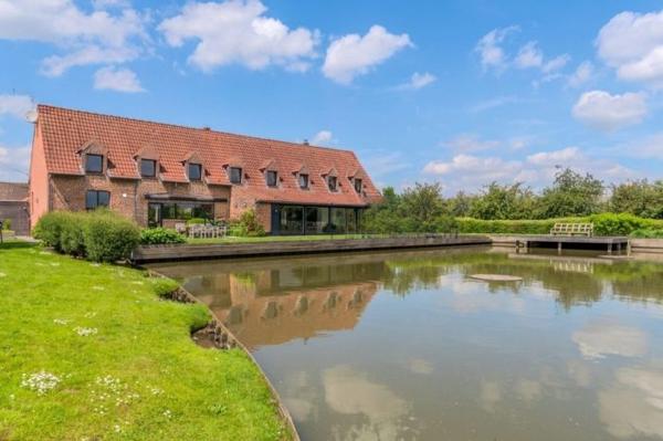 Maison individuelle Linselles Secteur Linselles-Vallée Lys 691 m²