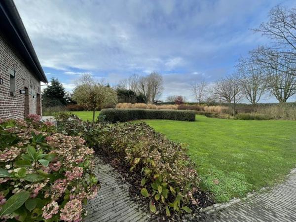 Maison individuelle Linselles Secteur Linselles-Vallée Lys 691 m²