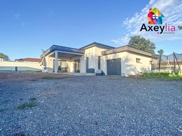 Vougy (42720) A LOUER - VOUGY - MAISON DE PLAIN-PIED DE 2022 AVEC TROIS CHAMBRES DONT UNE SUITE, TERRAIN, GARAGE ET PISCINE