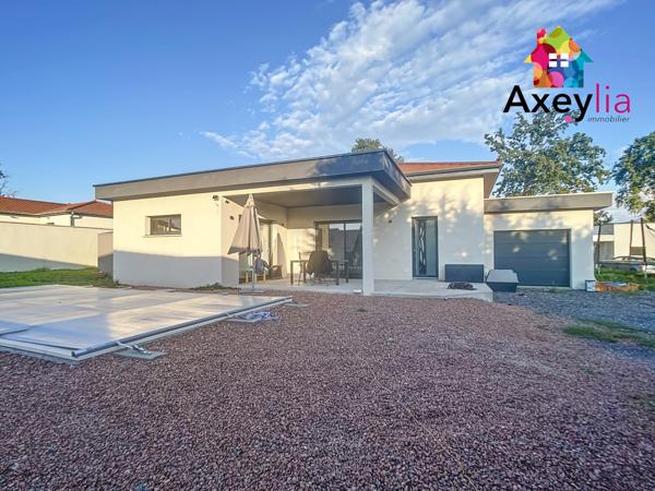 Vougy (42720) A LOUER - VOUGY - MAISON DE PLAIN-PIED DE 2022 AVEC TROIS CHAMBRES DONT UNE SUITE, TERRAIN, GARAGE ET PISCINE