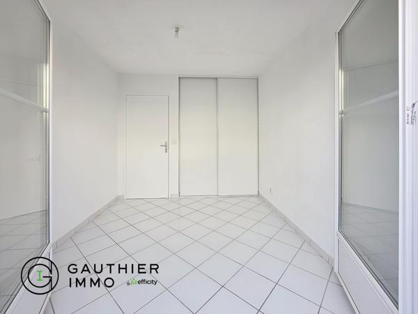 Appartement
         2 pièces
        - 42 m² 158 500 € *