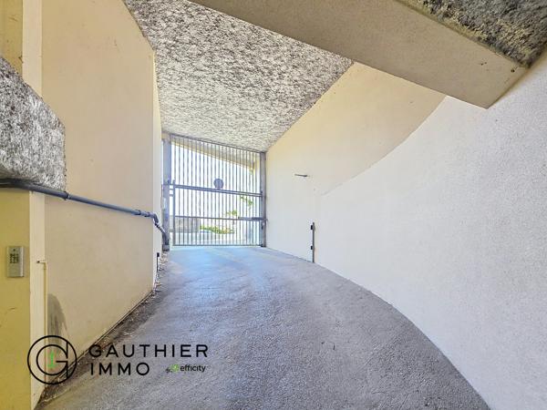 Appartement
         2 pièces
        - 42 m² 158 500 € *