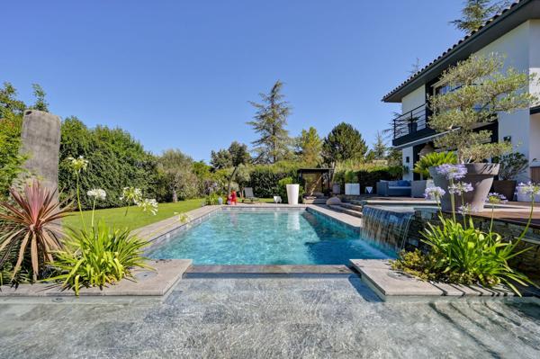 Vente Maison de luxe Aix-en-Provence 6 Pièces 300 m²