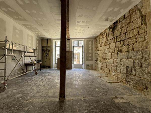 Sommières (30250) Sommières, HYPER CENTRE, GRAND DUPLEX T4, PARKING , JARDIN PRIVATIF .