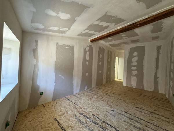 Sommières (30250) Sommières, HYPER CENTRE, GRAND DUPLEX T4, PARKING , JARDIN PRIVATIF .