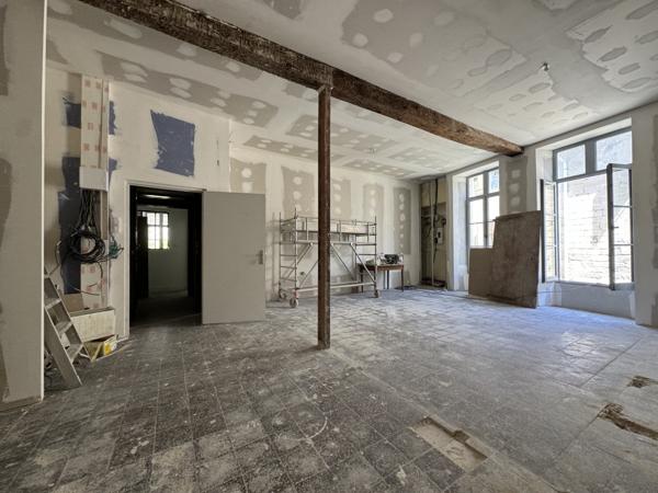 Sommières (30250) Sommières, HYPER CENTRE, GRAND DUPLEX T4, PARKING , JARDIN PRIVATIF .