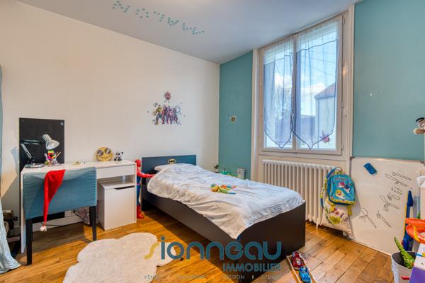 Maison
                                                                                                                                                                                                                                                                                                                        5 pièce(s)                                                                                                                                                                                                          3 chambre(s)                                                                                                                                                                                                          100  m²