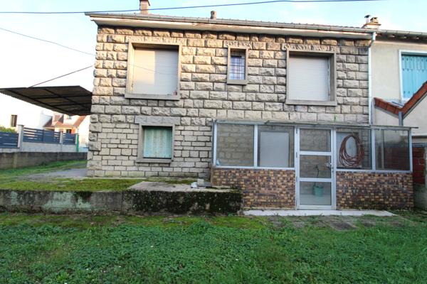 RUEIL-MALMAISON - QUARTIER MONT VALERIEN - MAISON 73 M² - 2 CHAMBRES - TERRAIN 600 M² - 2 GARAGES - 2 PARKINGS - VERANDA - SOUS SOL TOTAL