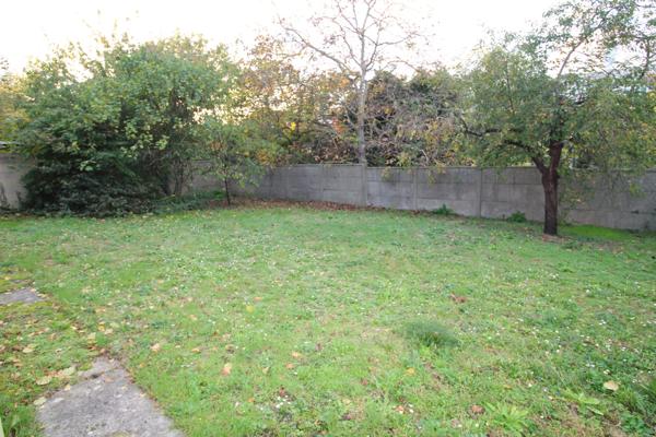 RUEIL-MALMAISON - QUARTIER MONT VALERIEN - MAISON 73 M² - 2 CHAMBRES - TERRAIN 600 M² - 2 GARAGES - 2 PARKINGS - VERANDA - SOUS SOL TOTAL