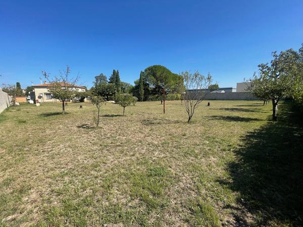 A VENDRE SORGUES ensemble immobilier