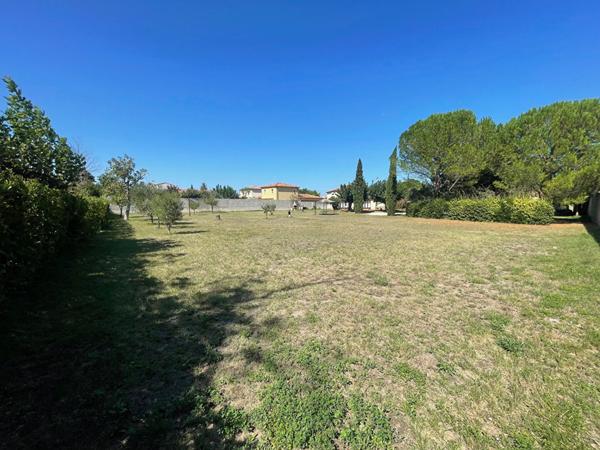 A VENDRE SORGUES ensemble immobilier