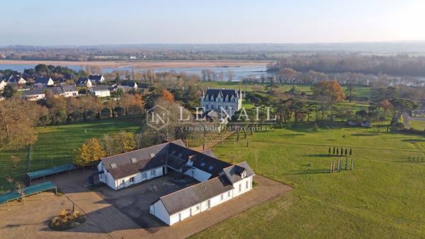 Beau château 19e en bordure de Loire à 25 minutes d'Angers