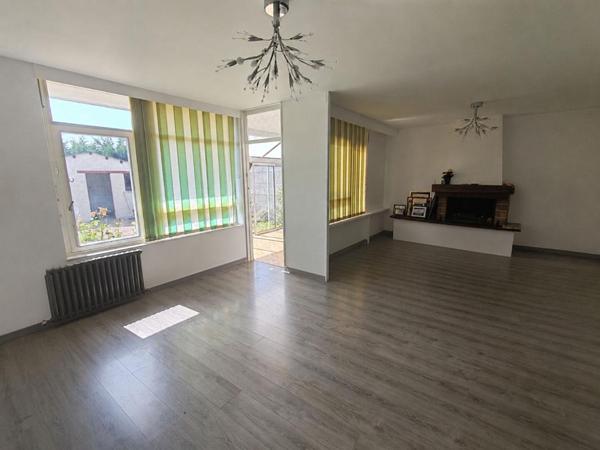 EZY SUR EURE 27530 Maison de PLAIN-PIED - 3 chambres - 2 garages - Appentis - Terrain - 175000  HAI