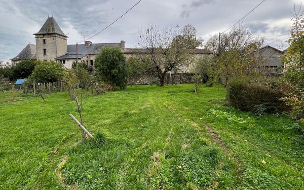 Maison à vendre    2 pièces • 260 m2 Morlhon-le-Haut