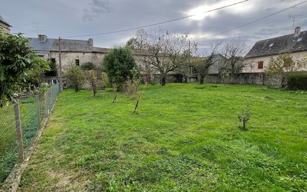 Maison à vendre    2 pièces • 260 m2 Morlhon-le-Haut
