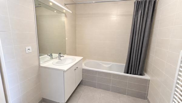 À louer – Charmant T2 de 38.40 m² avec balcon et garage – Décines Charpieu Décines-Charpieu (69150)