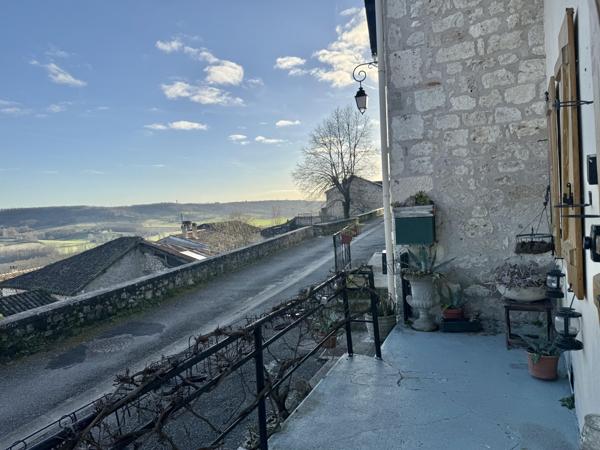 Lauzerte (82110) Lauzerte. Maison en pierre au village avec jardin belle vues