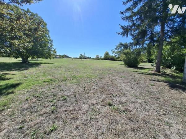 Beau terrain à bâtir - viabilisé - sur la commune de les GONDS de 2925 m² - commerces à pied