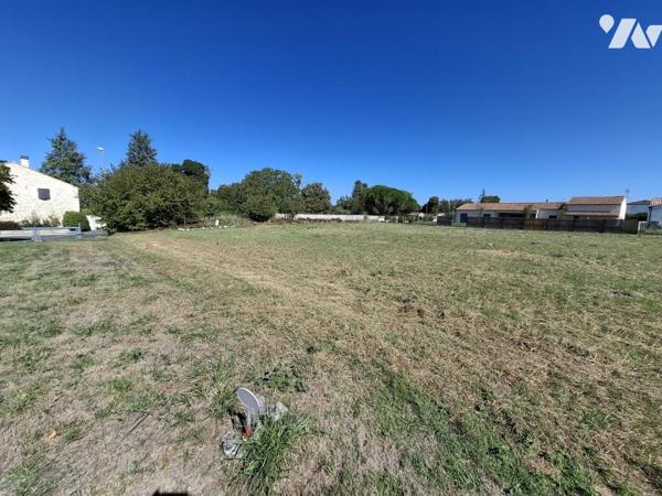 Beau terrain à bâtir - viabilisé - sur la commune de les GONDS de 2925 m² - commerces à pied
