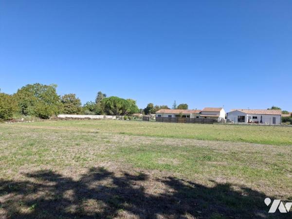 Beau terrain à bâtir - viabilisé - sur la commune de les GONDS de 2925 m² - commerces à pied