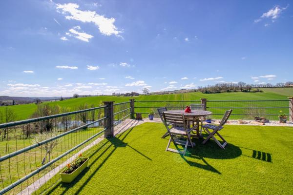 Maison en pierres avec piscine et gîte sur 2,8 Ha