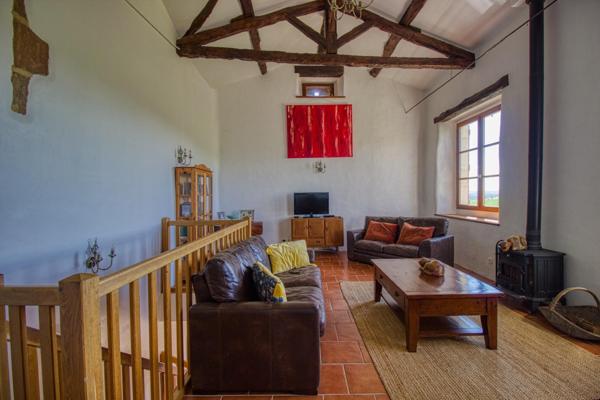 Maison en pierres avec piscine et gîte sur 2,8 Ha