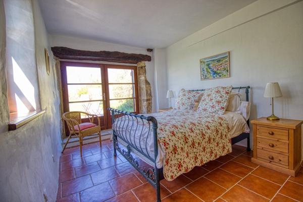 Maison en pierres avec piscine et gîte sur 2,8 Ha