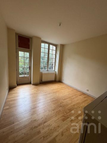 CENTRE VILLE - TYPE III AVEC TERRASSE INTERIEURE PRIVATIVE