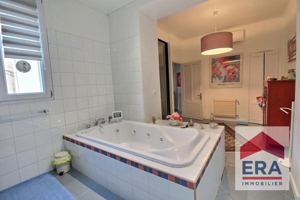 Maison Orange 6 pièce(s) 245 m2