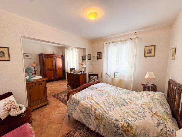 Maison 9 pièce(s) 6 chambre(s) 233.79 m²