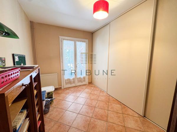 Maison 9 pièce(s) 6 chambre(s) 233.79 m²