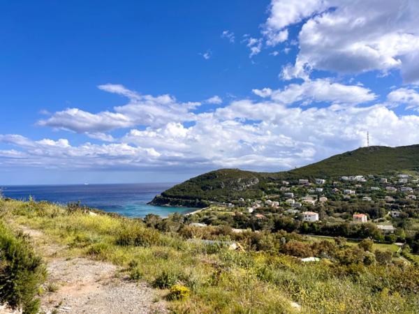 À Vendre : SISCO - Terrain Constructible de 795m2 - Vue Mer